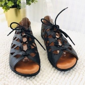 Gentle Souls By Kenneth Cole Betsi lace up sandals